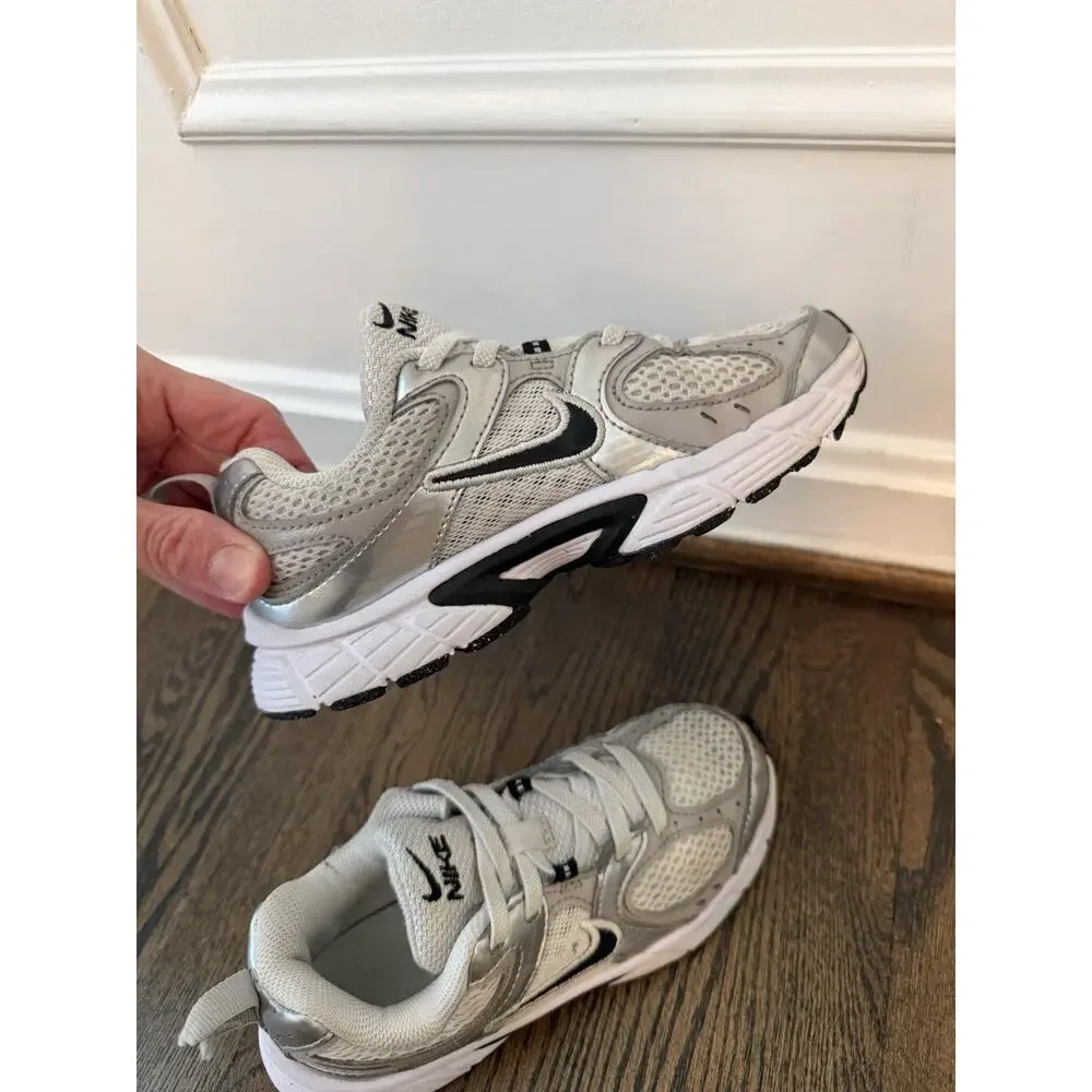 Nike V5 RNR Pre-School Athletic Sneaker Kids Sz 13c